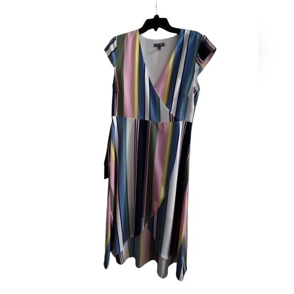 Like new! Madison multicolored striped faux wrap dress Size XL - Picture 2 of 6